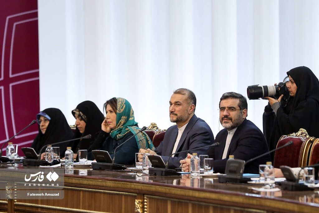 تصاویر اهمسررئیس جمهور و خزعلی میزبان یک همایش زنانه ؛همسران روسای جمهور قبلی و وزرای خارجه و فرهنگ هم آمدند ا قابی از نمایش موزون زنان که پربازدید شد