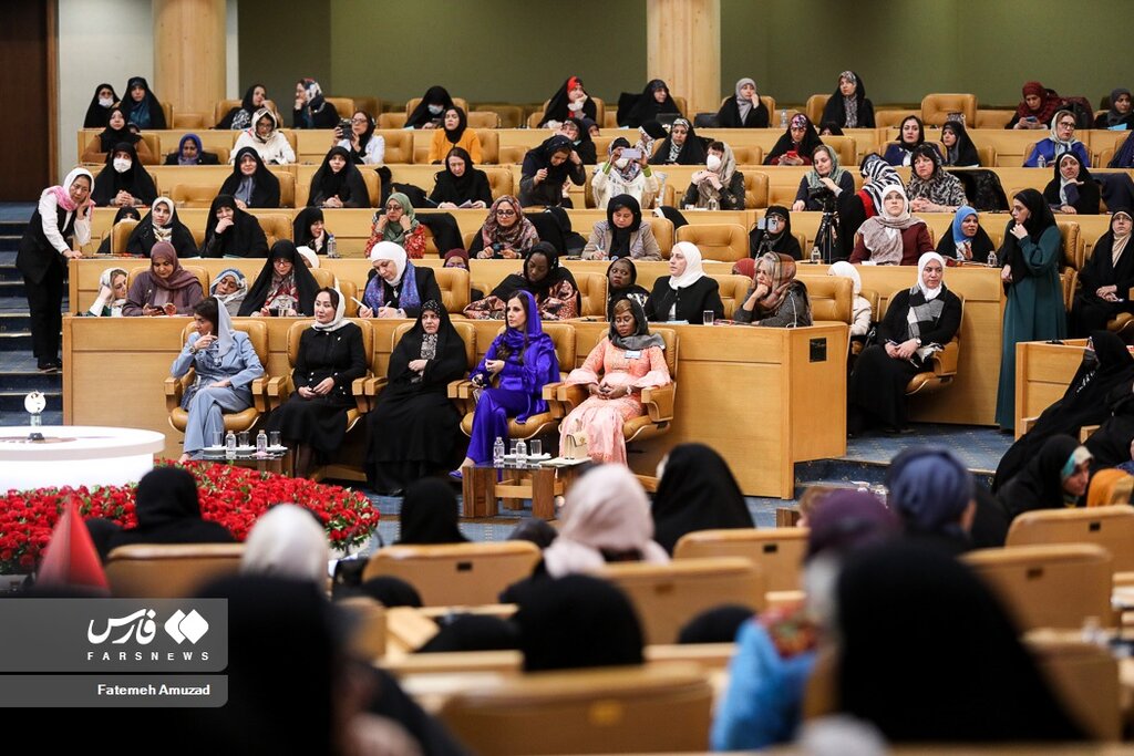 تصاویر اهمسررئیس جمهور و خزعلی میزبان یک همایش زنانه ؛همسران روسای جمهور قبلی و وزرای خارجه و فرهنگ هم آمدند ا قابی از نمایش موزون زنان که پربازدید شد