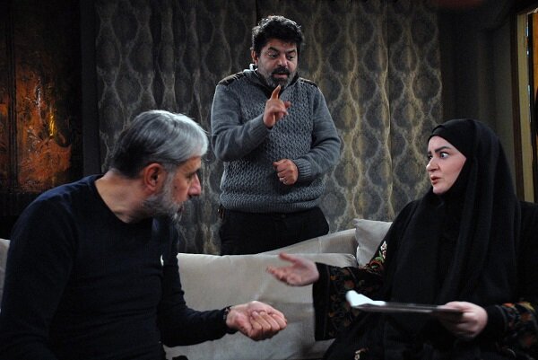 عکس | ماجرای چشم بندی در تلویزیون | تلویزیون باید خط قرمزها را کم کند