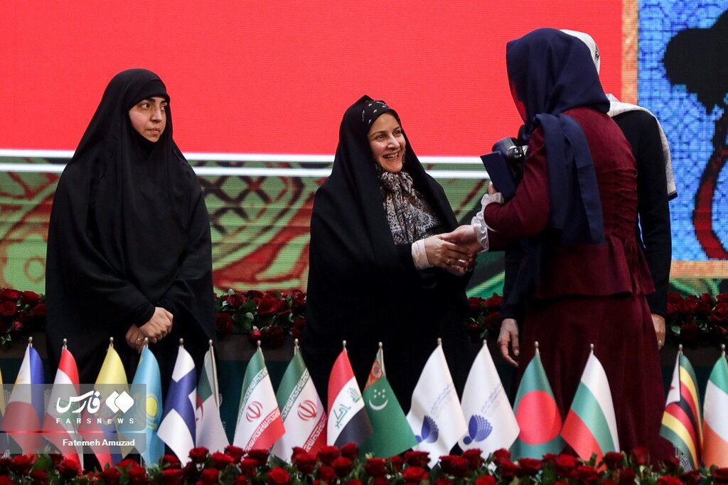 تصاویر ا دختر حسن نصرالله در کنار جمیله علم الهدی ؛دختر دبیرکل حزب الله در جمع زنان روسای جمهور