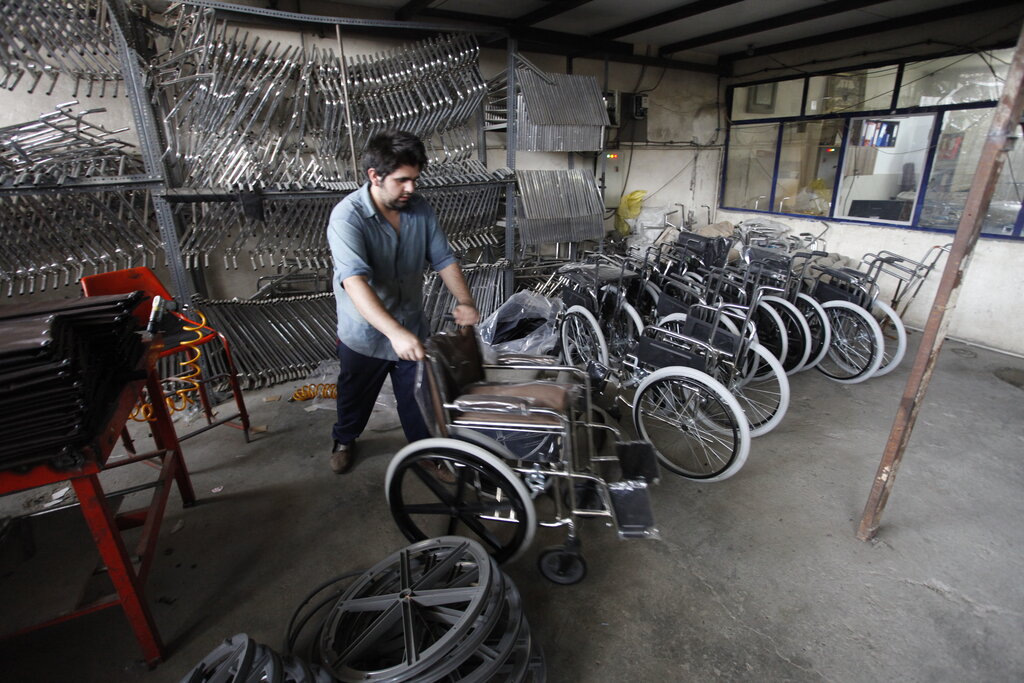 قهرمان محله | معلولی که پزشکها از او قطع امید کردند حالا تحریمها را دور زده | او نخواسته دست ما پیش خارجیها دراز باشد