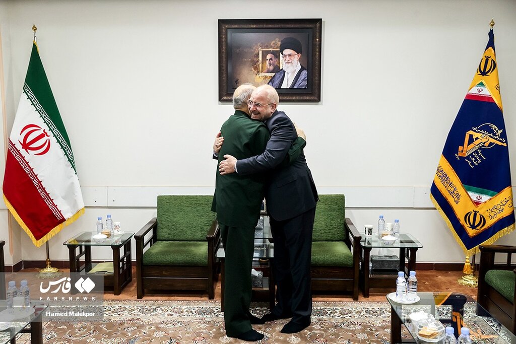 عکسی متفاوت و پر معنا از سردار سلامی و قالیباف