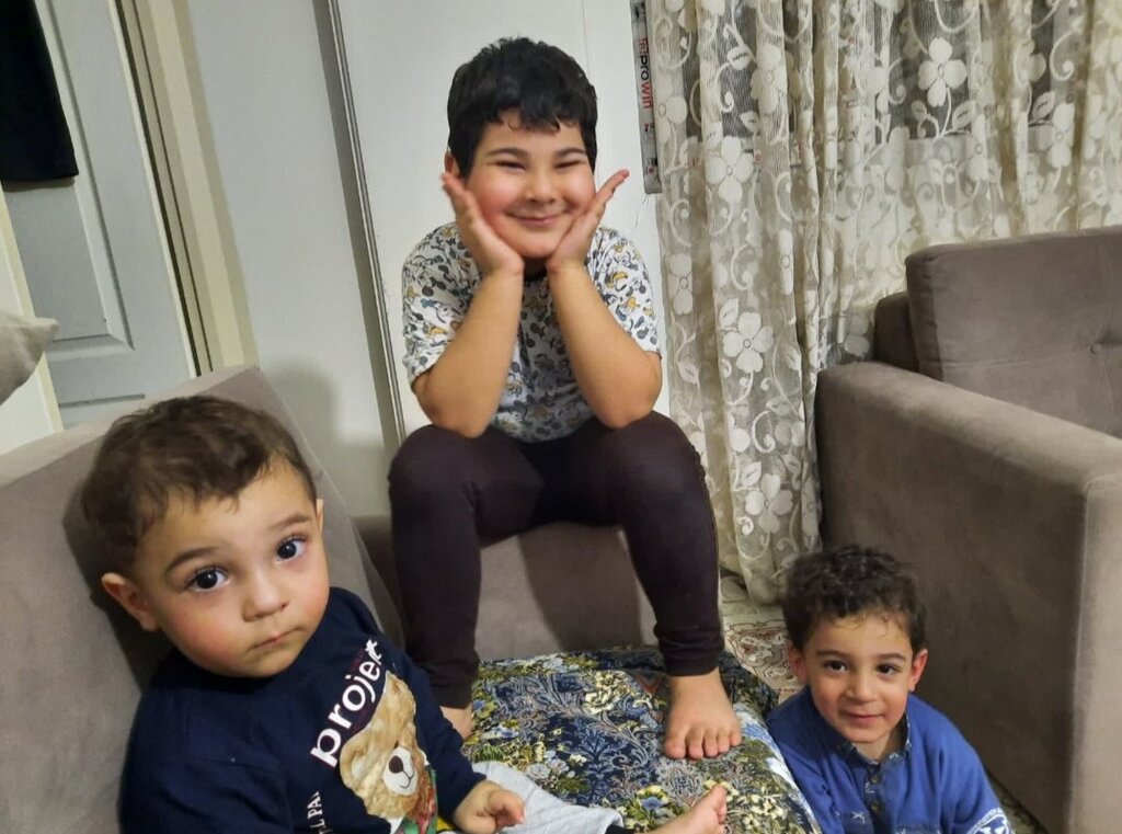 تصاویر مادر جوان نازپرورده با ۴ فرزند | حقوق ۲۰ میلیونی نمیخواهم | زندگی در خانه کوچک؛ بدون خودرو