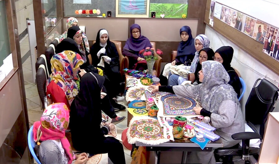 قهرمان محله | دیالیز رایگان بیماران با فرصت آموزش و درآمد برای همراهان