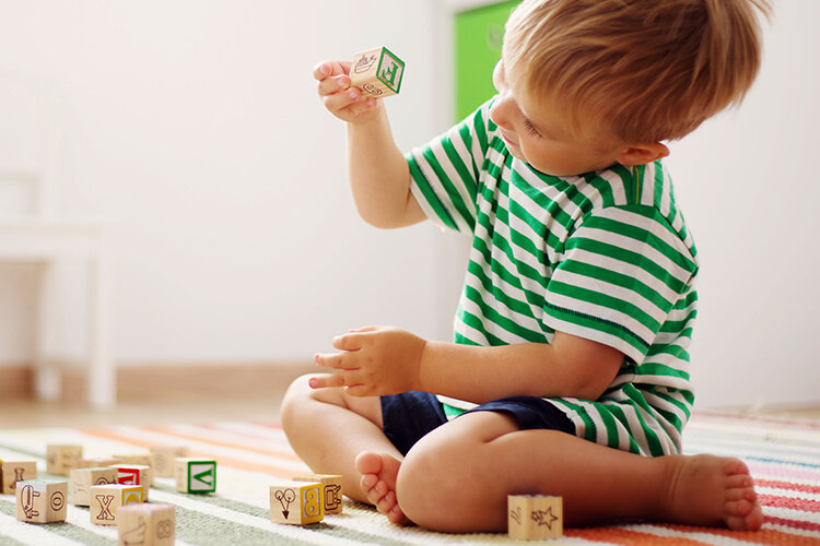 ممکن است تا بزرگسالی متوجه این بیماری نشوید | از کجا بدانیم فرزندمان اوتیسم دارد یا نه؟ | سالانه ۱۰ هزار نفر در کشور با این اختلال متولد میشوند