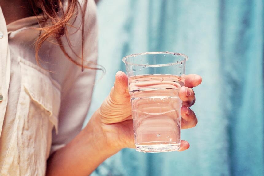 آب خوردن - نوشیدنی - مایعات - فواید آب برای بدن انسان