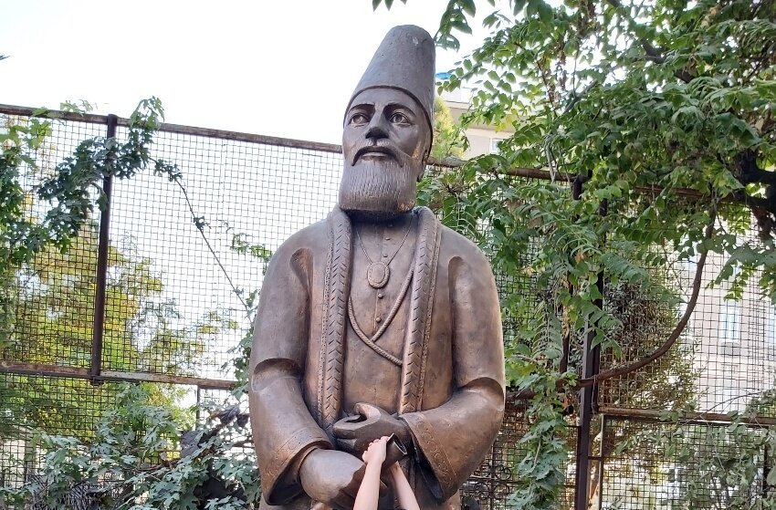 آمر قتل باغ نگارستان که بود؟