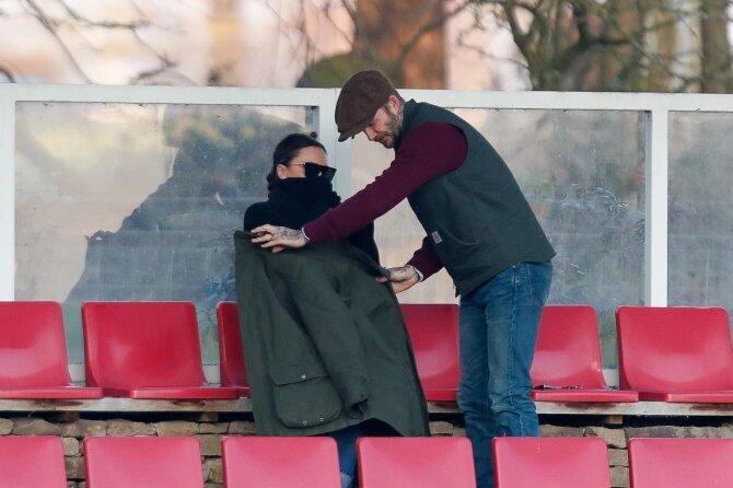 تصاویر | فداکاری بکام برای همسرش وسط بازی فوتبال