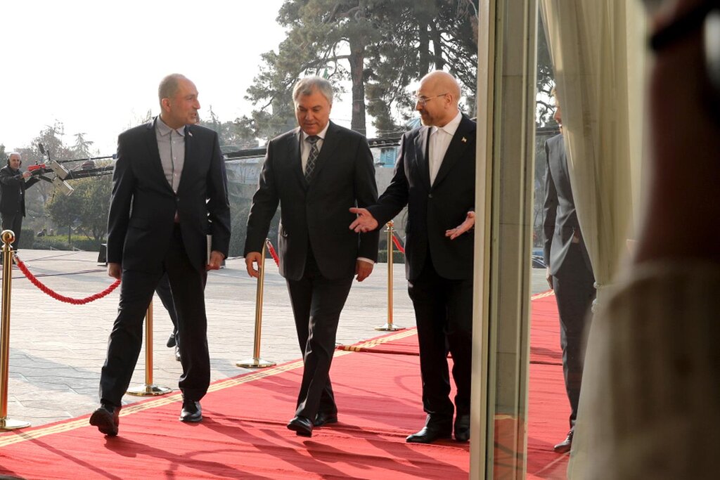 تصاویر ا رئیس دومای روسیه در بهارستان ا استقبال صمیمی قالیباف از همتای روسی اش ؛شمار قابل توجه عکاسان و خبرنگاران برای پوشش این دیدار