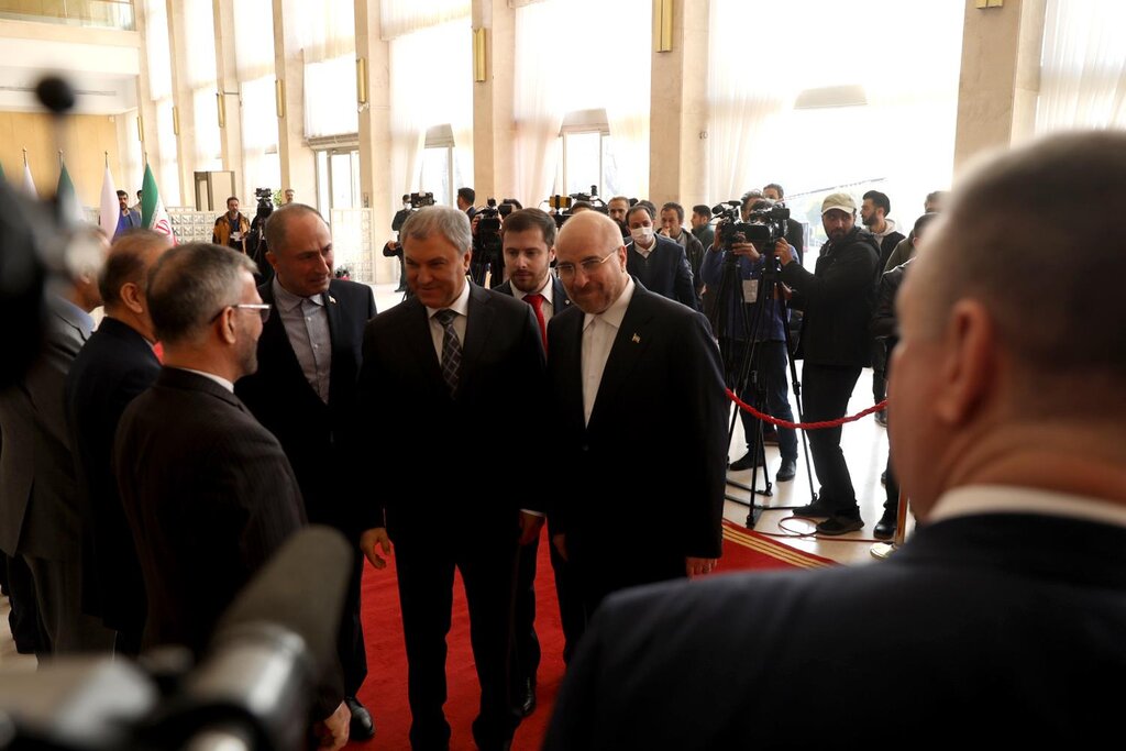 تصاویر ا رئیس دومای روسیه در بهارستان ا استقبال صمیمی قالیباف از همتای روسی اش ؛شمار قابل توجه عکاسان و خبرنگاران برای پوشش این دیدار