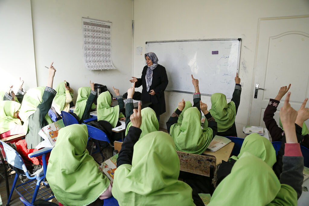از خیریه‌های لندن تا چهارراه‌های تهران  | آموزش آداب اجتماعی به کودکان کار 