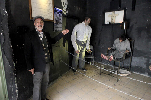 زندانی سیاسی رژیم طاغوت در  زندان مخوف ساواک | اینجا هنوز بوی خون و صدای ناله می‌آید