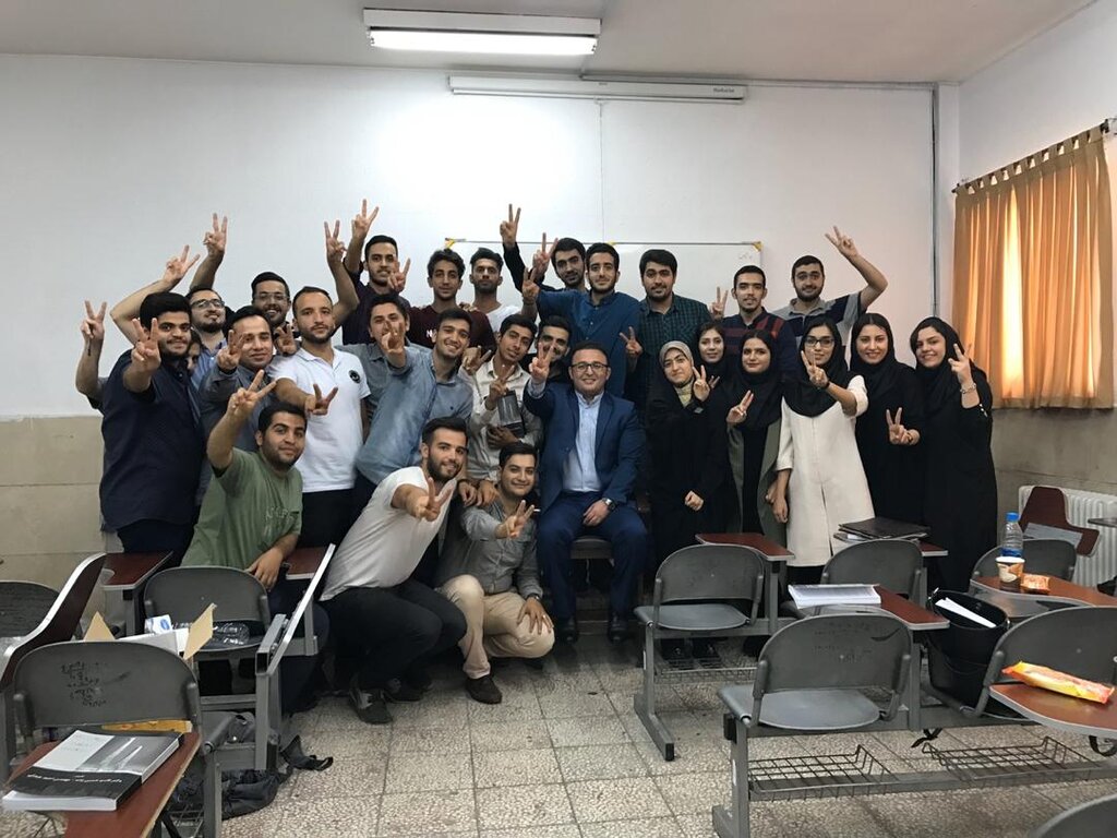 قوت قلب همسایه‌های محله والفجر | کشتی‌گیر، استاد دانشگاه و رفیق روزهای خوب و بد اهالی 