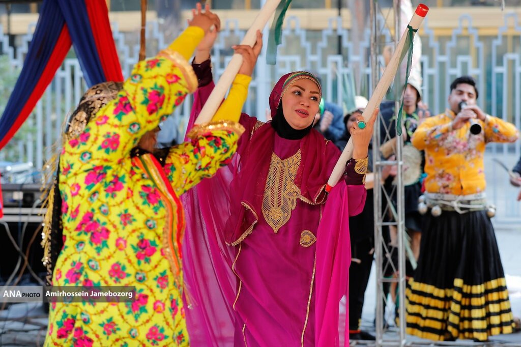 تصاویر ا پوشش زیبای زنان در سطح شهر