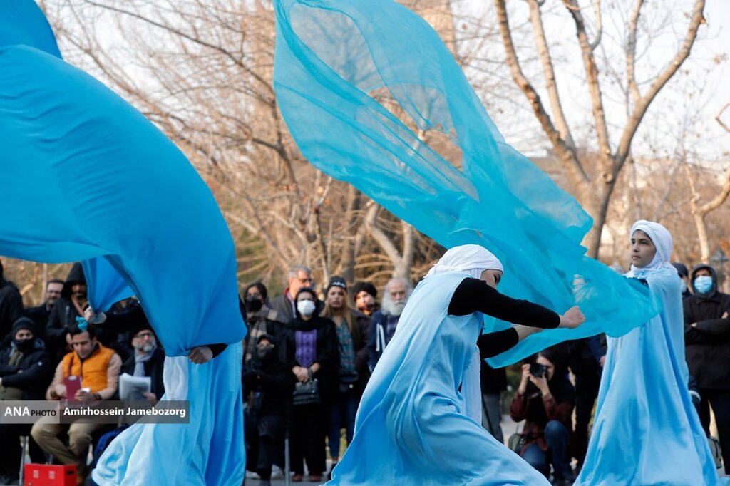 تصاویر ا پوشش زیبای زنان در سطح شهر