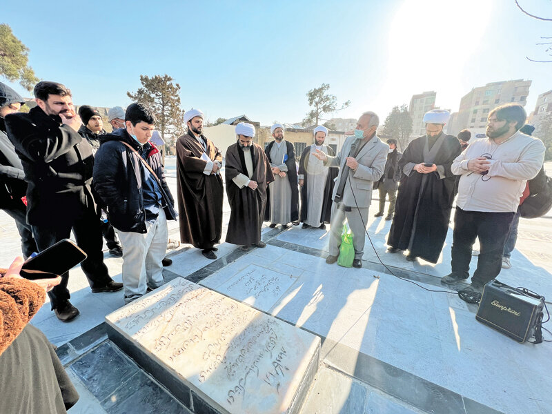 هزار قصه نهفته در یک قبرستان