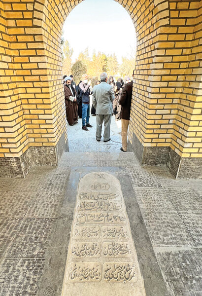 هزار قصه نهفته در یک قبرستان