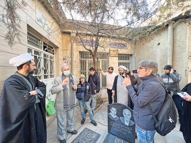 هزار قصه نهفته در یک قبرستان