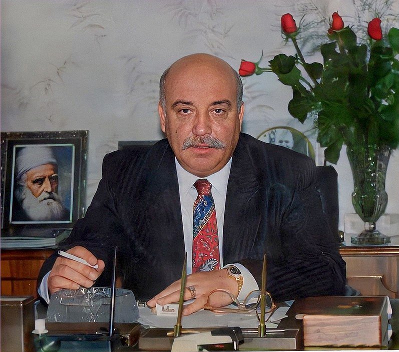 عکس | همه ثروتمندان ایران را یکجا میخرم! | مردی با انگشتر ۲۰۰ میلیارد تومانی!