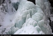 تصاویر | آبشار گنجنامه یخ زد | قندیل‌های بی نظیر آبشار ۱۲ متری هگمتانه