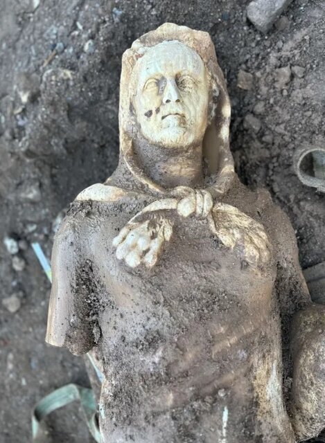 عکس | مجسمه هرکول در چاه فاضلاب کشف شد