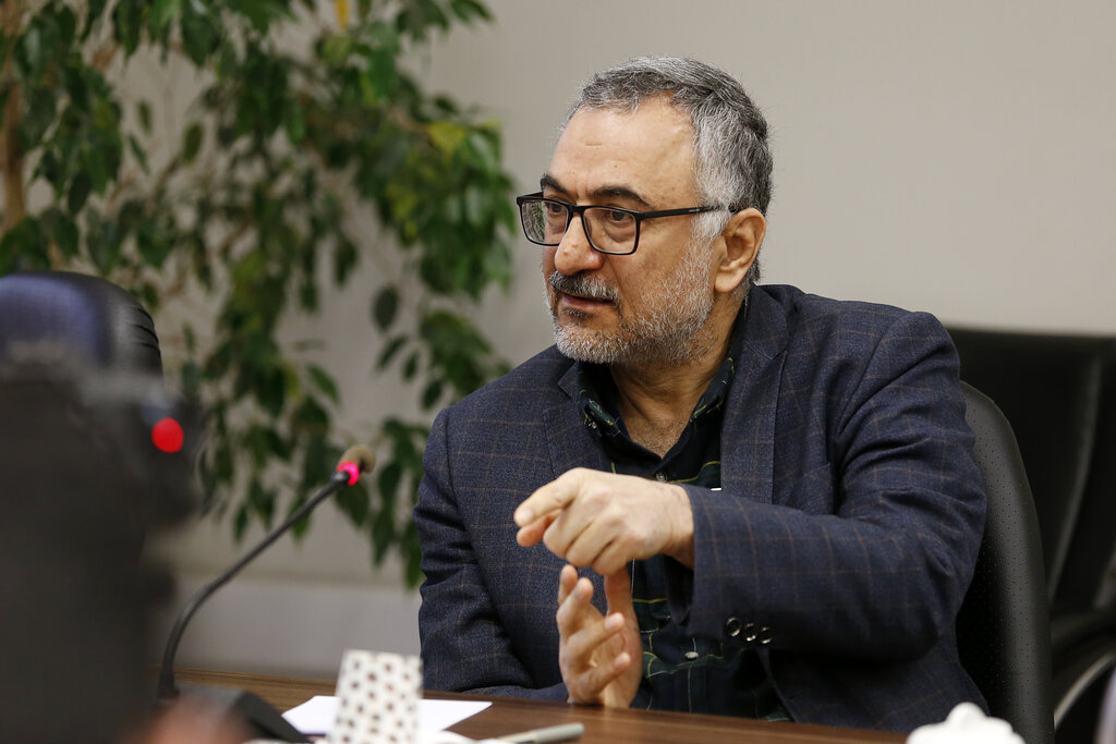 لیلاز: هیچکس را از خودم حزب اللهی تر نمیدانم | انتقاد تند باهنر؛ برای منافع ملی در مجلس ۱۰ نفر آدم نداریم | روایت باهنر از نامه به رهبر انقلاب