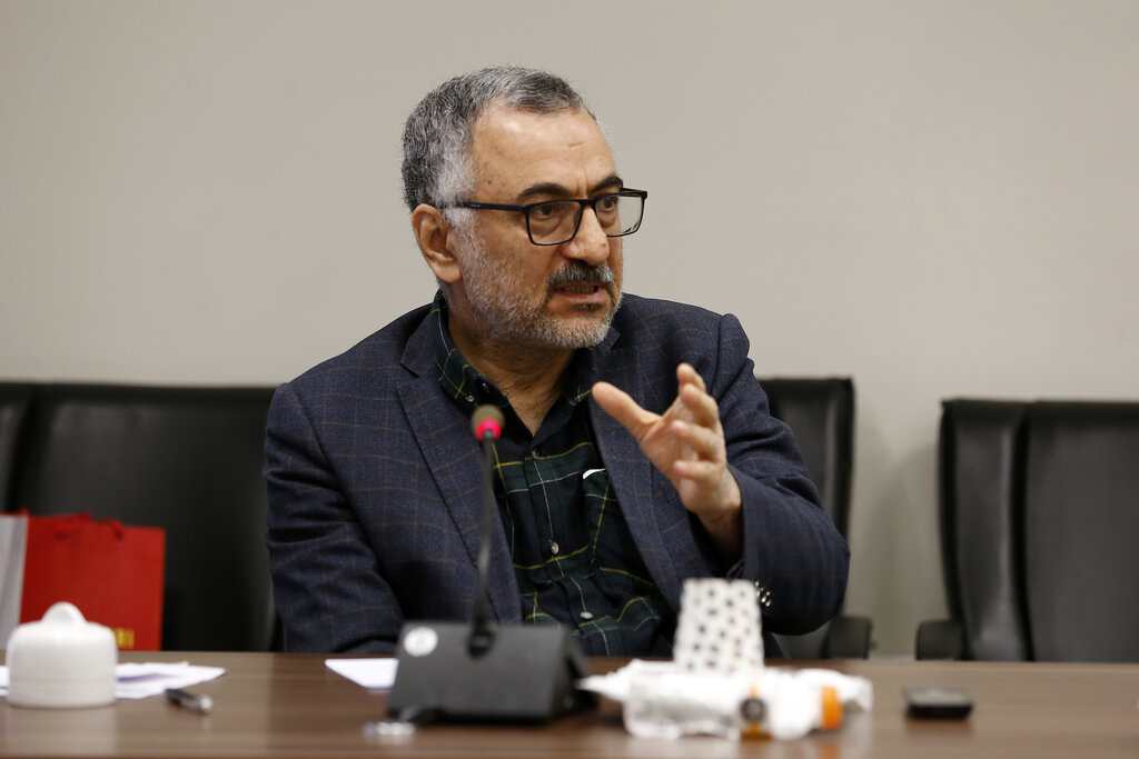 لیلاز: هیچکس را از خودم حزب اللهی تر نمیدانم | انتقاد تند باهنر؛ برای منافع ملی در مجلس ۱۰ نفر آدم نداریم | روایت باهنر از نامه به رهبر انقلاب