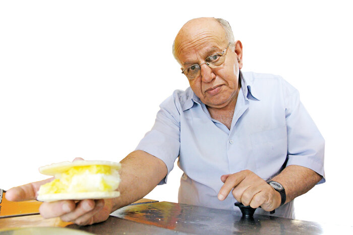 وارث بستنی معروف شمال تهران از دیروز و امروز میگوید | از آمریکا، کانادا و ژاپن هم مشتری داریم