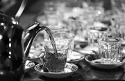تصویری نایاب از تی‌پارتی زنان قاجار! | شیوه برگزاری مهمانی چای در دوره قاجار را ببینید