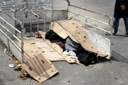 خاطره رئیس مجلس از جوان کارتن خواب در محله هرندی ؛ درخواست جوان معتاد از قالیباف | ببینید