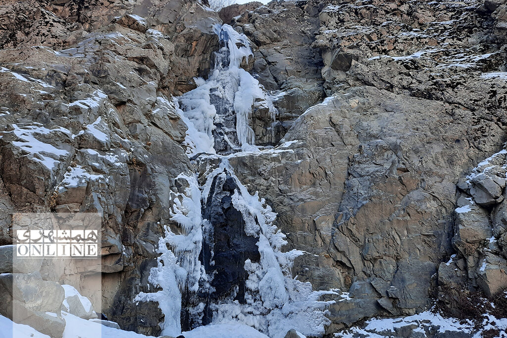ببینید | قندیلهایی که قند دلتان را آب میکنند! | آبشار یخی باغگل ؛ پیشنهاد آخر هفتهای جذاب برای تهرانیها