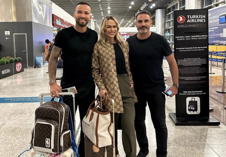 عکس | ثانیهشماری پرسپولیسیها برای رونمایی از مهاجم برزیلی | ستاره جدید سرخها با نامزدش نزدیک تهران