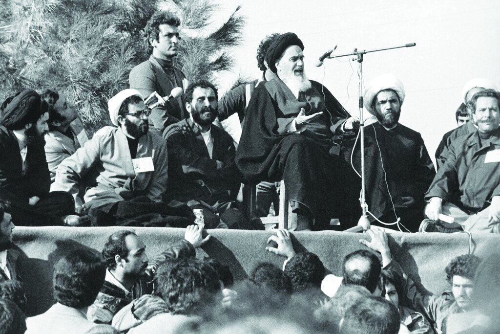 گلباران جایگاه جلوس