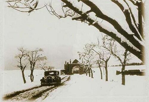 دروازه شمیران تهران در یک روز برفی سال 1327