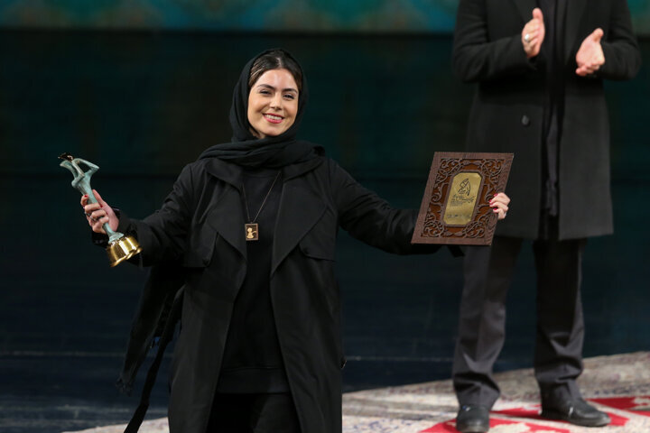 همه آنچه در اختتامیه تئاتر فجر گذشت | بهترین جایزه از ایران خارج شد