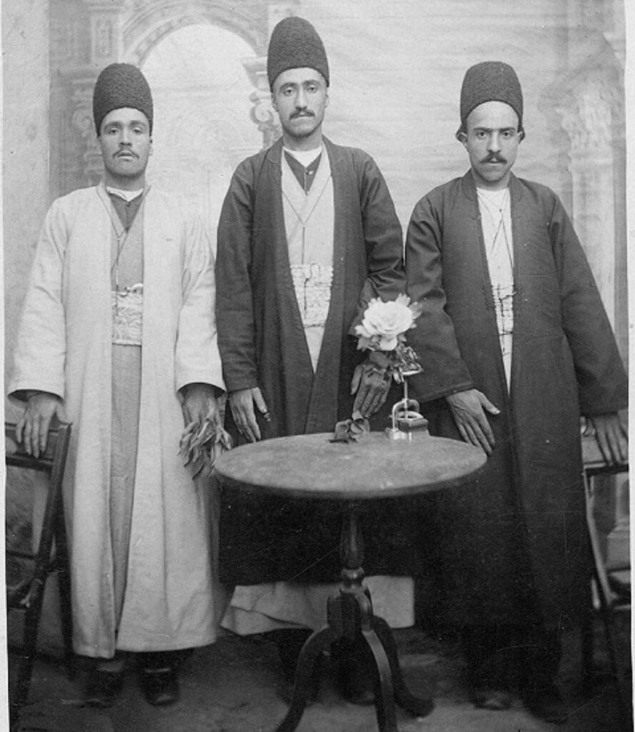 کلاهی که برسر مردم تهران رفت | مردم از چه زمانی لباس متحدالشکل میپوشیدند؟