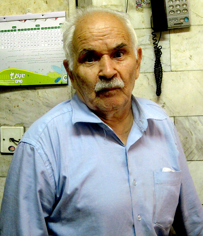 ملاقات با آقای نوار کاست | مجموعهداری که ۱۸هزار نوار مذهبی و انقلابی دارد