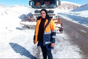 تصاویر | شیرزن جاده‌های برفی را بشناسید |‌ تنها زن راهدار ایرانی که راننده تریلی هم بوده است | دوست داشتم فوتبالیست شوم | از بچگی عشق کامیون بودم