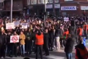 ببینید | تجمع هزاران مسلمان در هامبورگ | فریادهای الله اکبر و محمد رسول الله معترضان