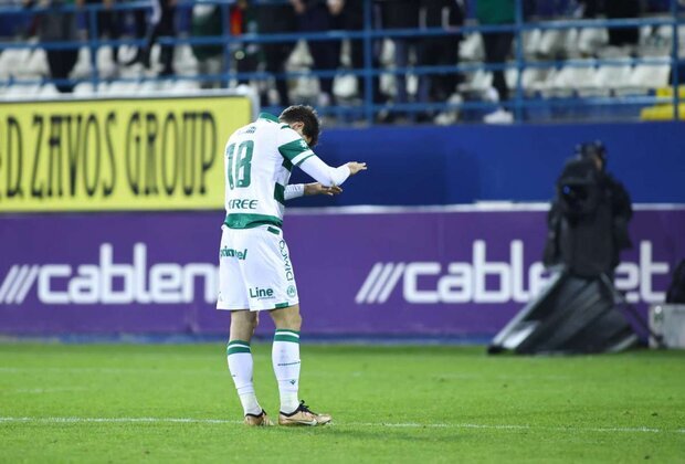 عکس| شب تلخ لژیونر ایرانی و عذرخواهی بی فایده | فریاد هواداران؛ زودتر برو رختکن!