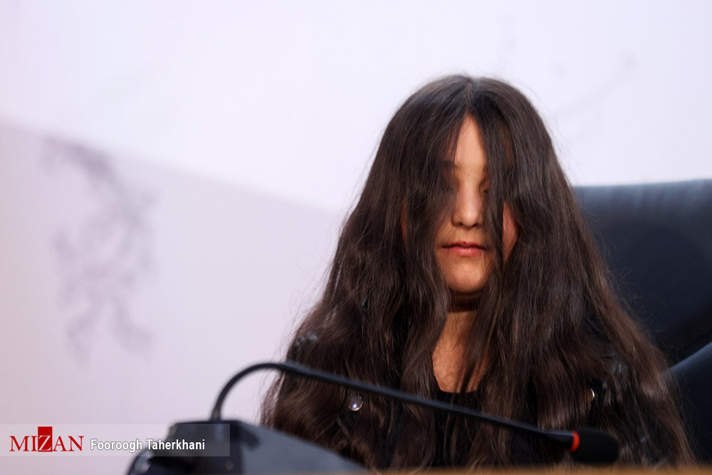 عکس | ماجرای اشکهای این دختر بچه در جشنواره فیلم فجر