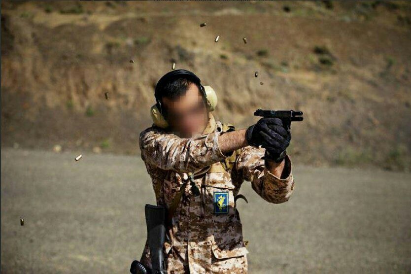 تصاویر | ۳ سلاح کمری فرماندهان نظامی را بشناسید | کدام اسلحههای کمری در کشور تولید میشود؟