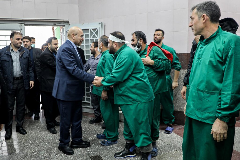 تصاویری متفاوت از نمایندگان در بهشت زهرا ؛میزبانی از رئیس مجلس در سالن عروجیان