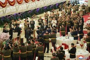 تصاویر رهبر کره شمالی با دختر و همسرش در انظار عمومی | شباهت قابل توجه دختر به پدر