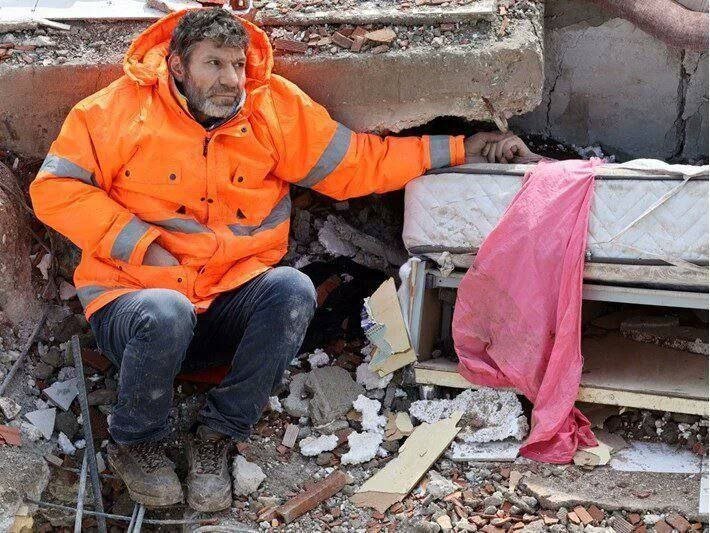 پدر و دختری در زلزله ترکیه
