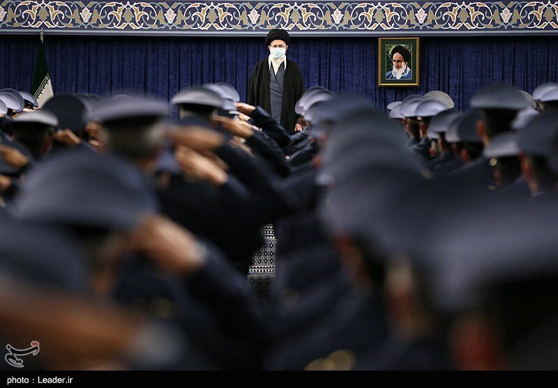 عکس ا سلام متفاوت رهبری به فرماندهان نیرو هوایی