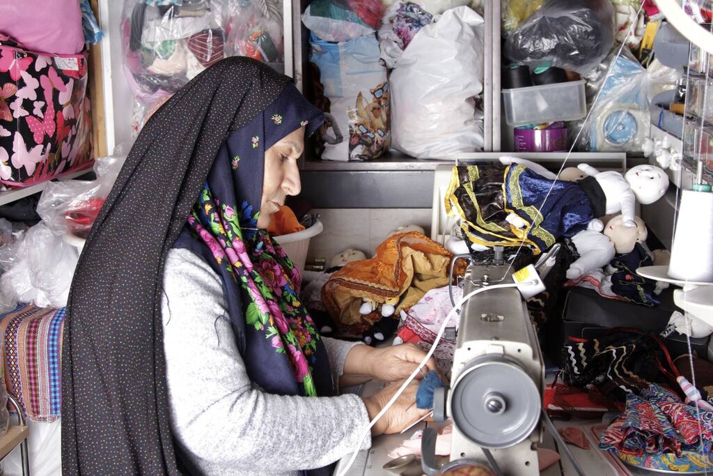 قهرمان محله | خیرو برکت عروسکهای پری خانم | دستانی که امید میدوزند