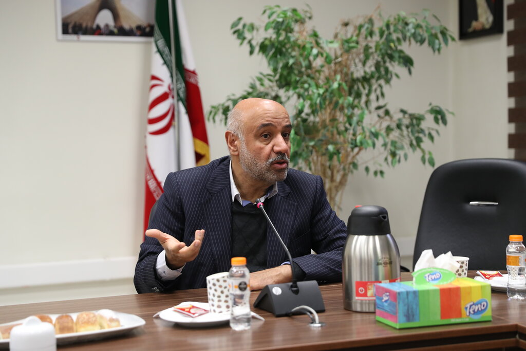 پشت پرده ماجرای حقوقهای نجومی | سیستمی ایجاد کردهایم که در درون خود، خود را میخورد | اصلاحی که حتی با تغییر دولتها صورت نمیگیرد