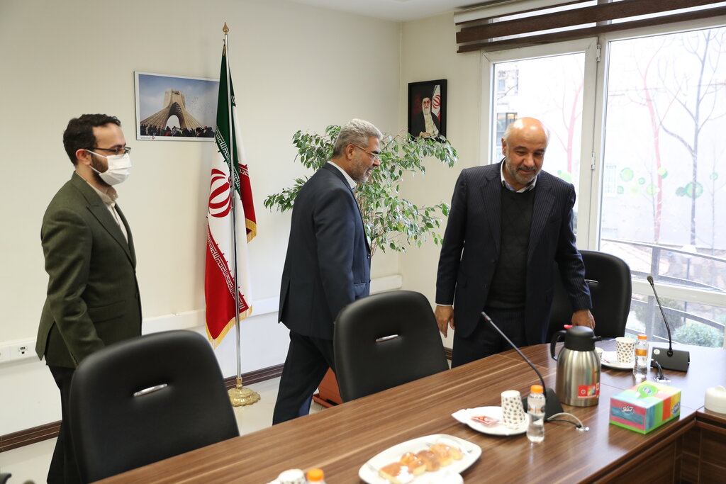 پشت پرده ماجرای حقوقهای نجومی | سیستمی ایجاد کردهایم که در درون خود، خود را میخورد | اصلاحی که حتی با تغییر دولتها صورت نمیگیرد