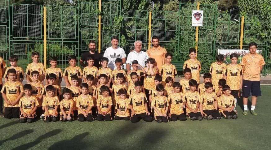 قهرمانمحله | فوتبالیست پیشکسوت؛ چهره محبوب خزانه | آموزش رایگان فوتبال به نوجوانان محروم